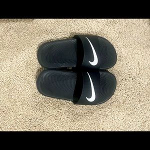 Toddler boys flip flops sandals Nike size 11